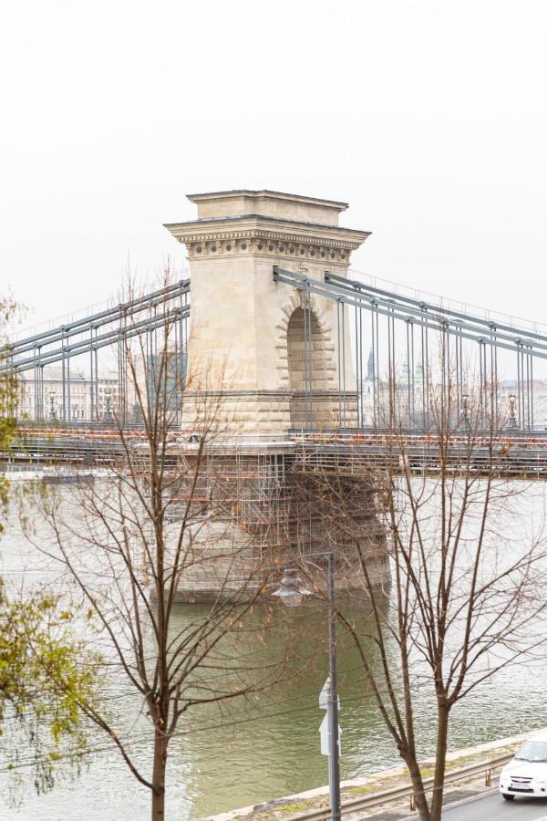 Danube Waterfront View At Chain Bridge Budapesta Exterior foto